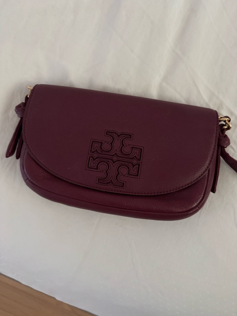 Tory Burch Embossed Logo Leather Crossbody - Burgundy